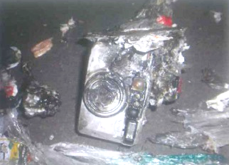 発火原因となったリチウムイオン電池内蔵のデジタルカメラ