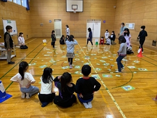 環境かるた（出張講座での実施の様子）