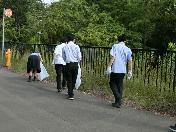 ごみ拾いボランティアの様子