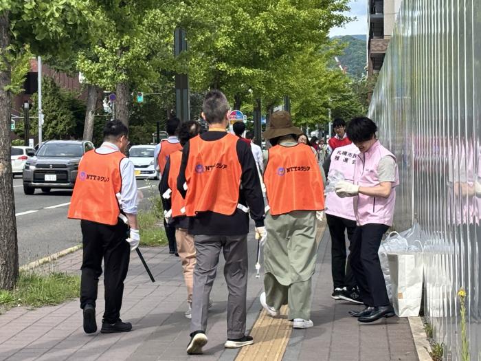 ごみ拾いの様子