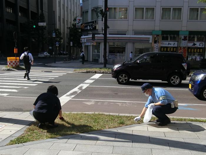 ごみ拾いの様子