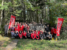 190008_北海道コカ・コーラボトリング_白旗山水源の森で植樹活動1
