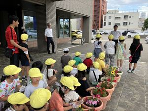 220011_中山組_小学校花植え