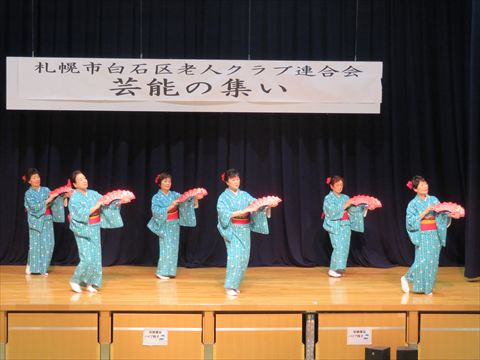 菊水南町やよい会による舞踊「椿のふるさと」