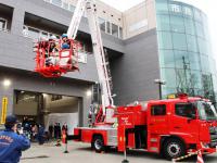 リニューアルオープンに合わせて行われた車両展示（屈折車の体験搭乗）