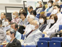 講演を聞く参加者の様子