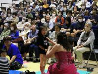 「たなばたさま」のお願いを聞いている様子