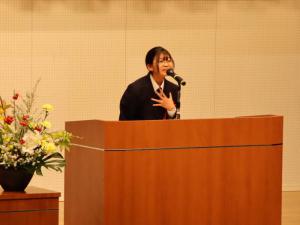 2年生の部最優秀賞・吉村さんの発表の様子