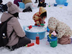 色雪遊びの様子その2