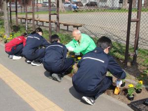 花植えボランティアの様子3