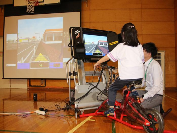 自転車シュミュレーターの様子