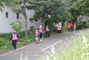 こころーどをウオーキングする様子1