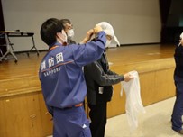 頭部被覆の様子