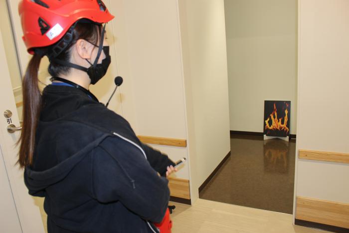 避難訓練の初期消火の写真（消火器）