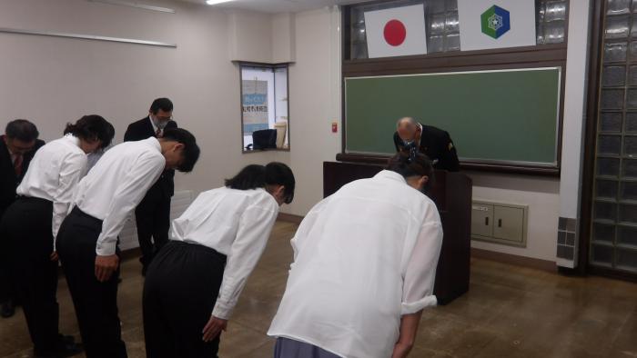 敬礼