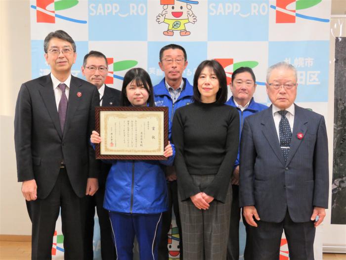 清水さんや清田区長、町連会長らの集合写真