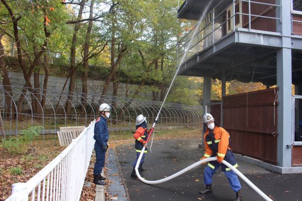 平岡分団の放水訓練の様子