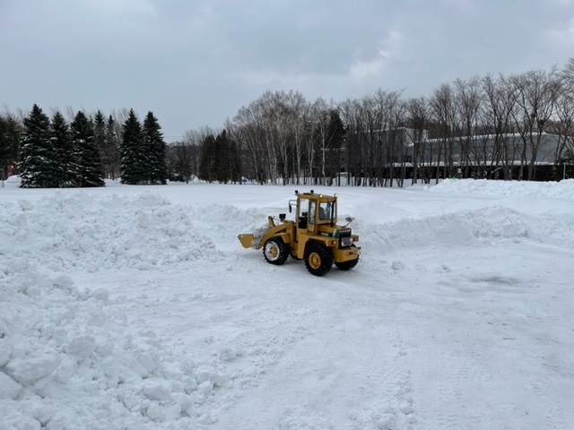 清田公園を重機で除雪する林社長