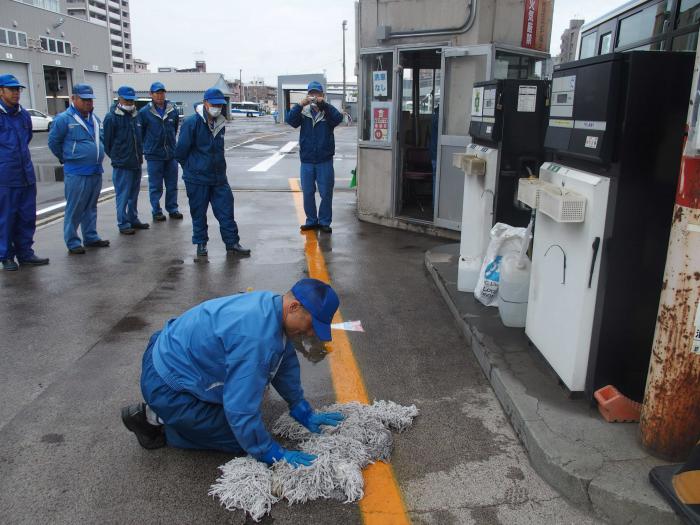 危険物流出訓練の模様1