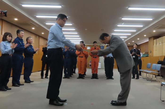 贈呈正面