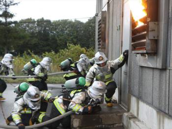 写真：内部進入訓練の様子