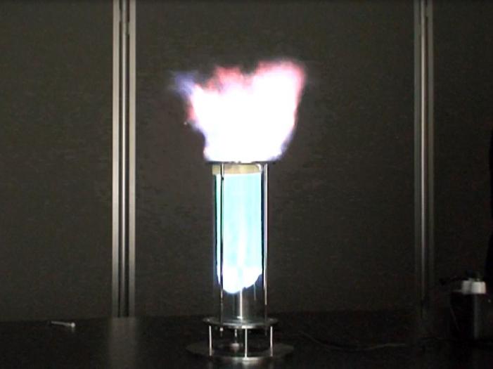 ガソリン蒸気爆発実験の写真