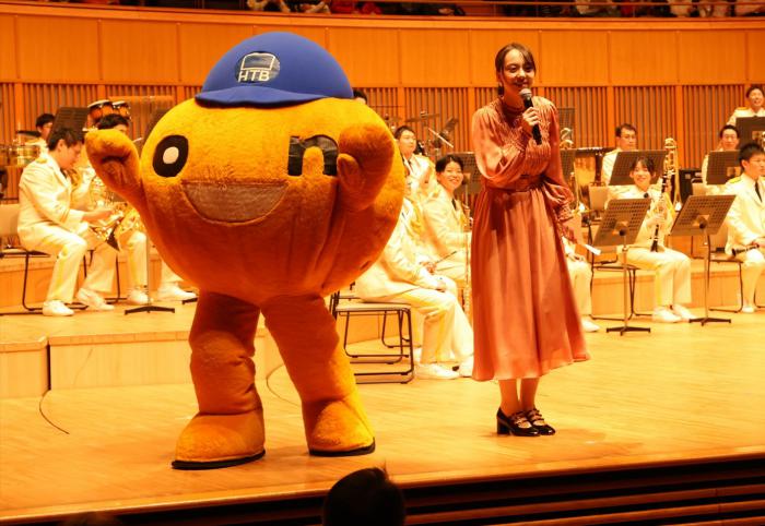 HTB土屋まりアナウンサーとマスコットキャラクターonちゃん