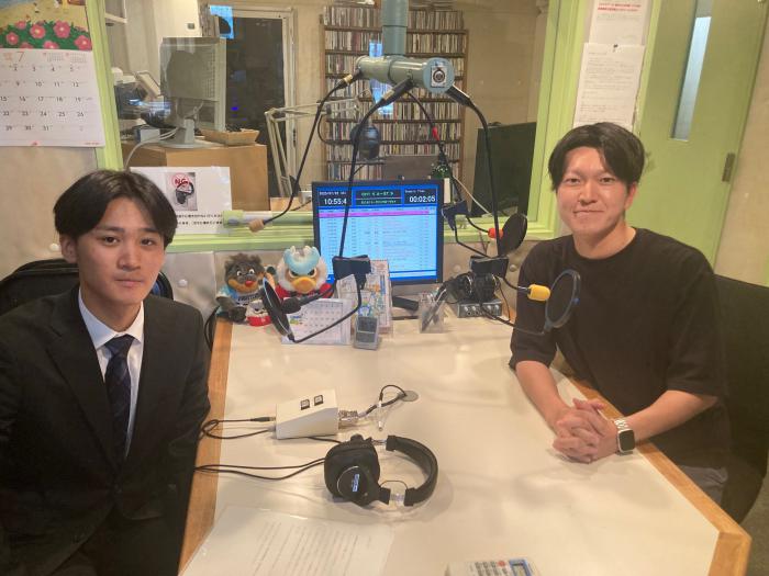三角山放送局スタジオにて