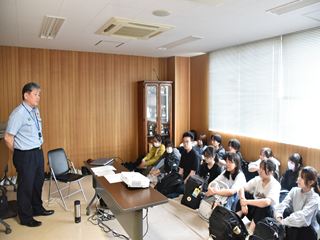 曙出張所見学1