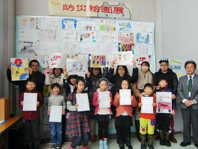 札幌市民防災センター絵画展表彰式の写真