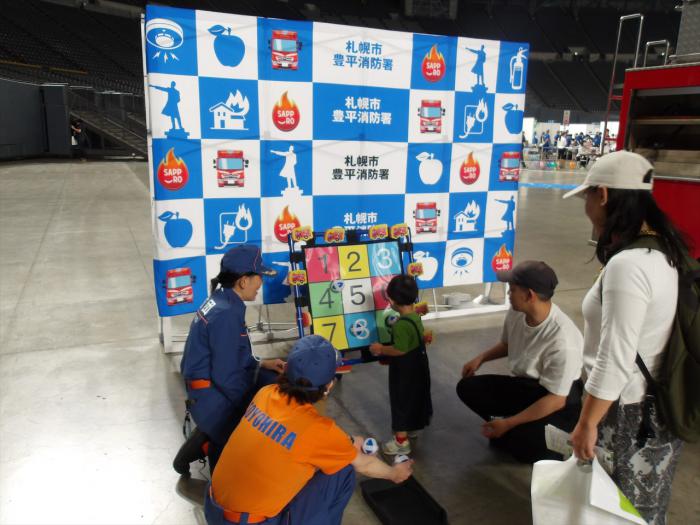 広報幕とターゲットゲーム
