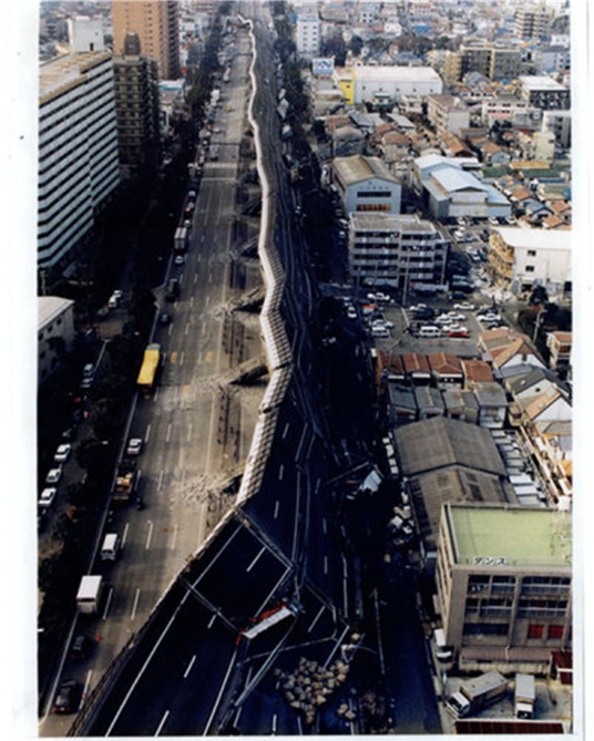 地震による被害の写真