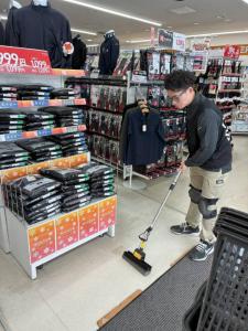 店舗で働く様子3