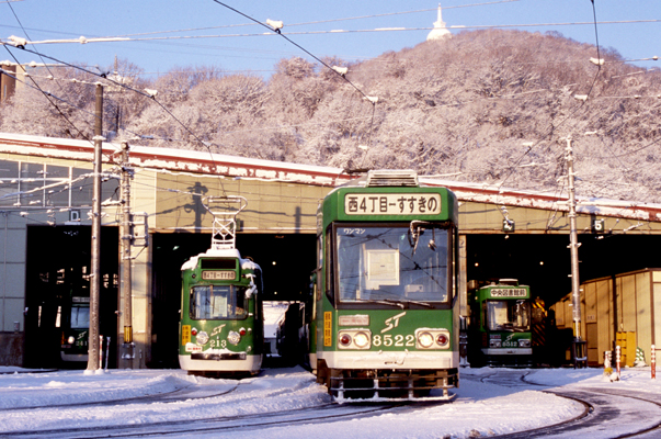 3300系統または8500系統の市電の写真