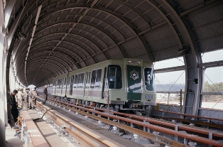 地下鉄南北線の車両（2000形）の写真