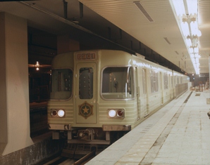 地下鉄東西線の車両（6000形）の写真