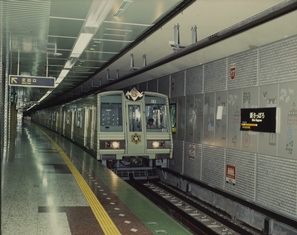 地下鉄東西線の車両（6000形）の写真