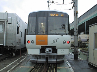 地下鉄東西線の車両（8000形）の写真