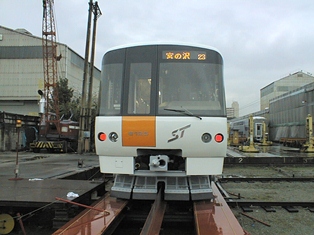 地下鉄東西線の車両（8000形）の写真