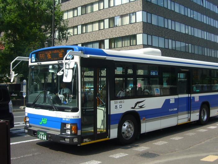 ジェイ・アール北海道バスが走行する写真