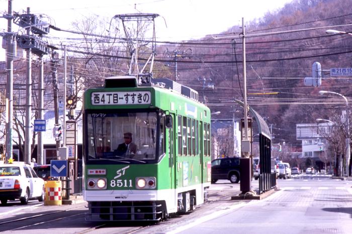 3300系統または8500系統の市電の写真