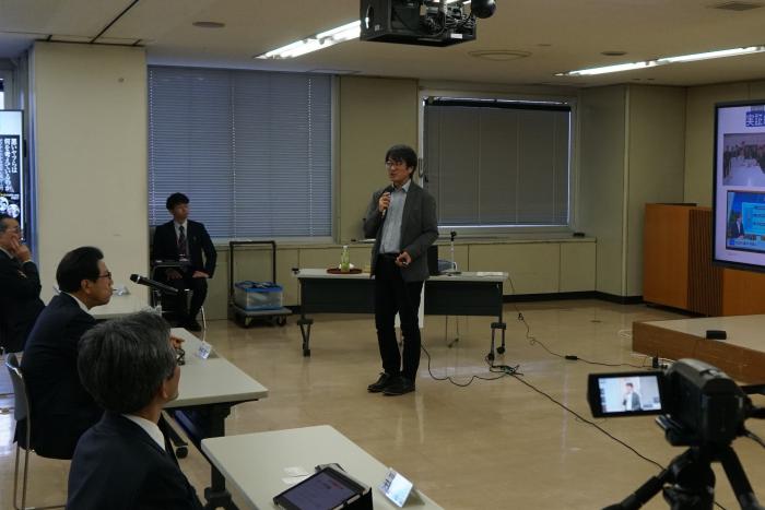 画像　秋元市長と桐生先生