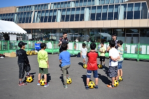 写真：ミニさっぽろ サッカースクールの様子