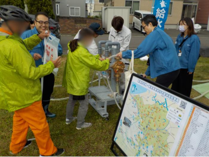 応急給水体験の様子