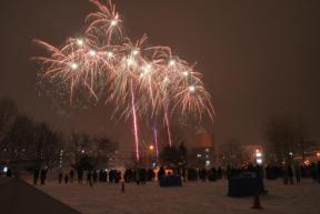 雪の祭典で打ち上げた花火の画像