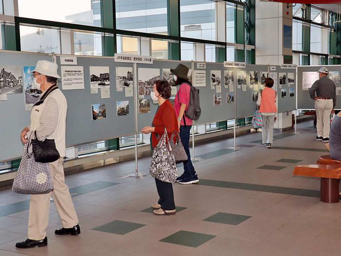 写真1:パネル展の様子