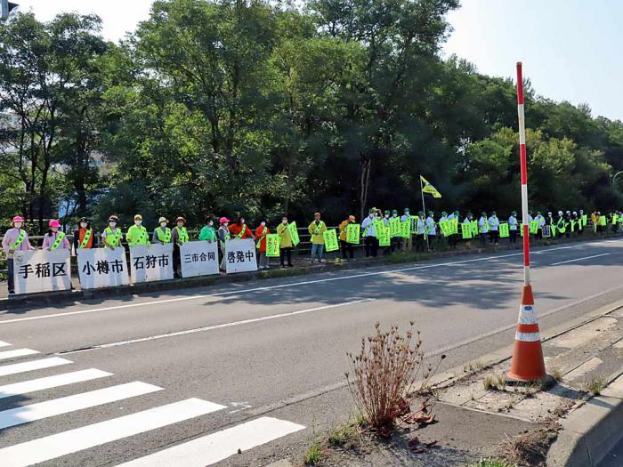 写真3:街頭啓発の様子