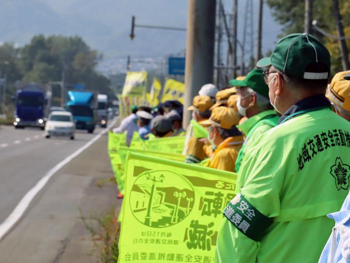 写真4:街頭啓発の様子