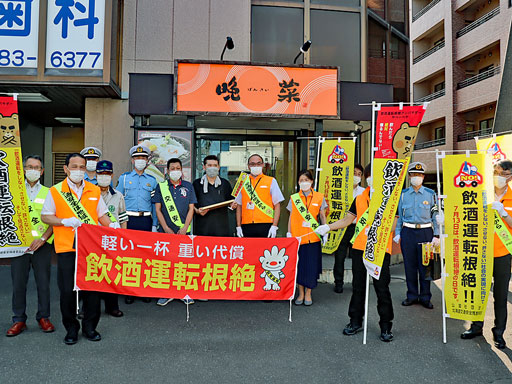 写真3:料飲店への啓発の様子