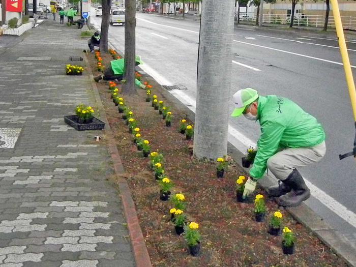 作業中の街道の様子